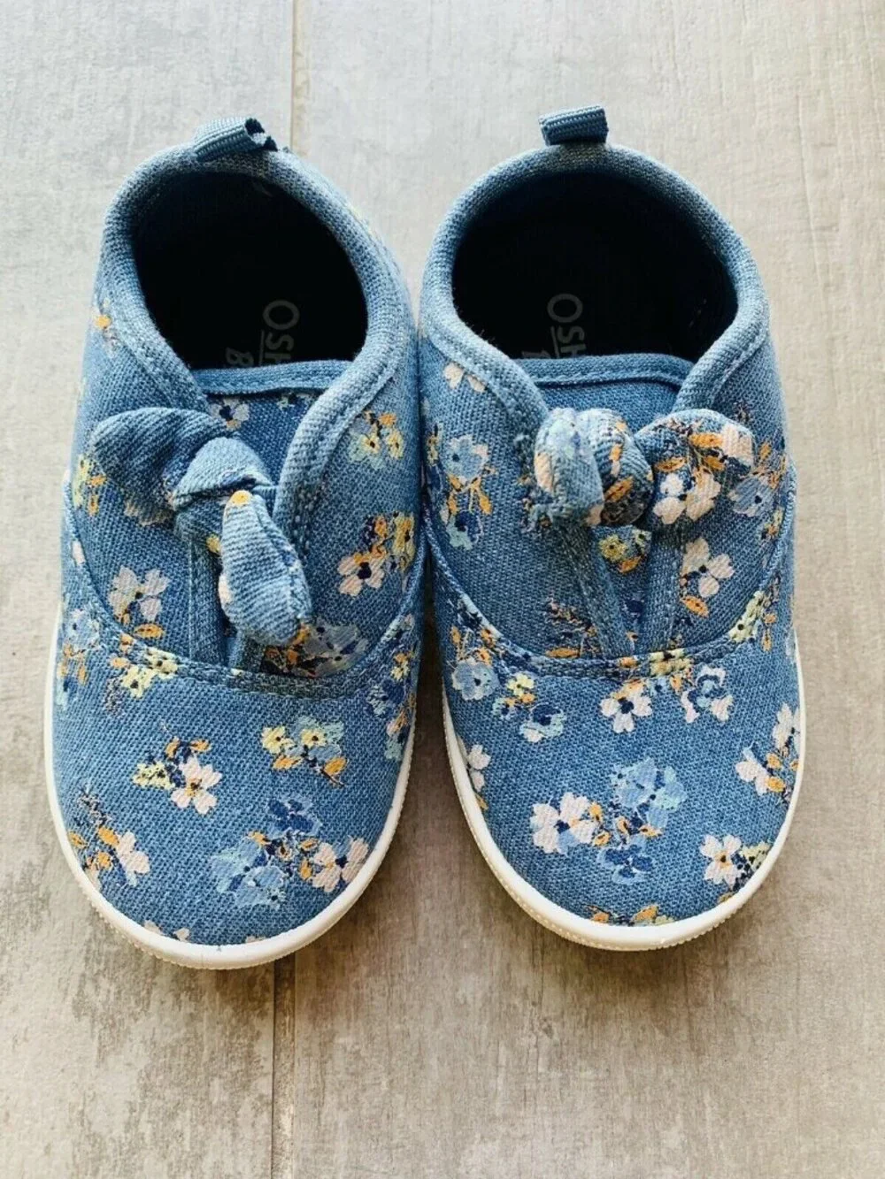 OshKosh B'Gosh Chambray Blue Floral Bow Slip On Shoes WORN ONCE Baby Girl Size 6